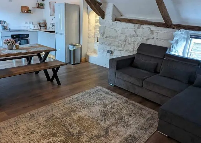 Grade II Lodge House 2 Bedroom
